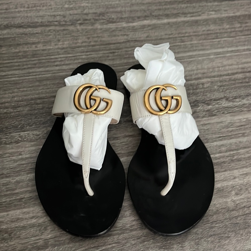 Leather thong sandal with Double G